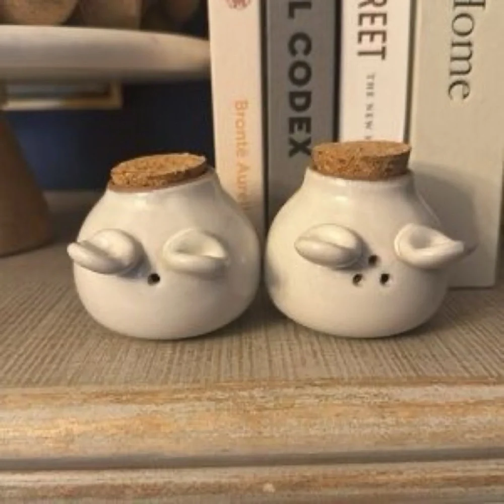 Crate&Barrel Pig Salt Pepper Shakers - Oink